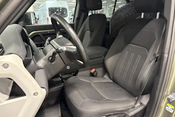 vihreä Land Rover Defender 2022 kuva 17.