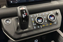 vihreä Land Rover Defender 2022 kuva 21.