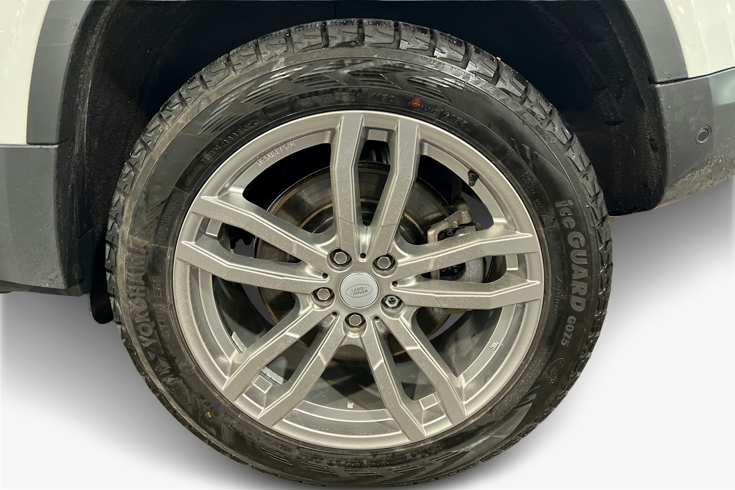 valkoinen Land Rover Defender 2022 kuva 9.