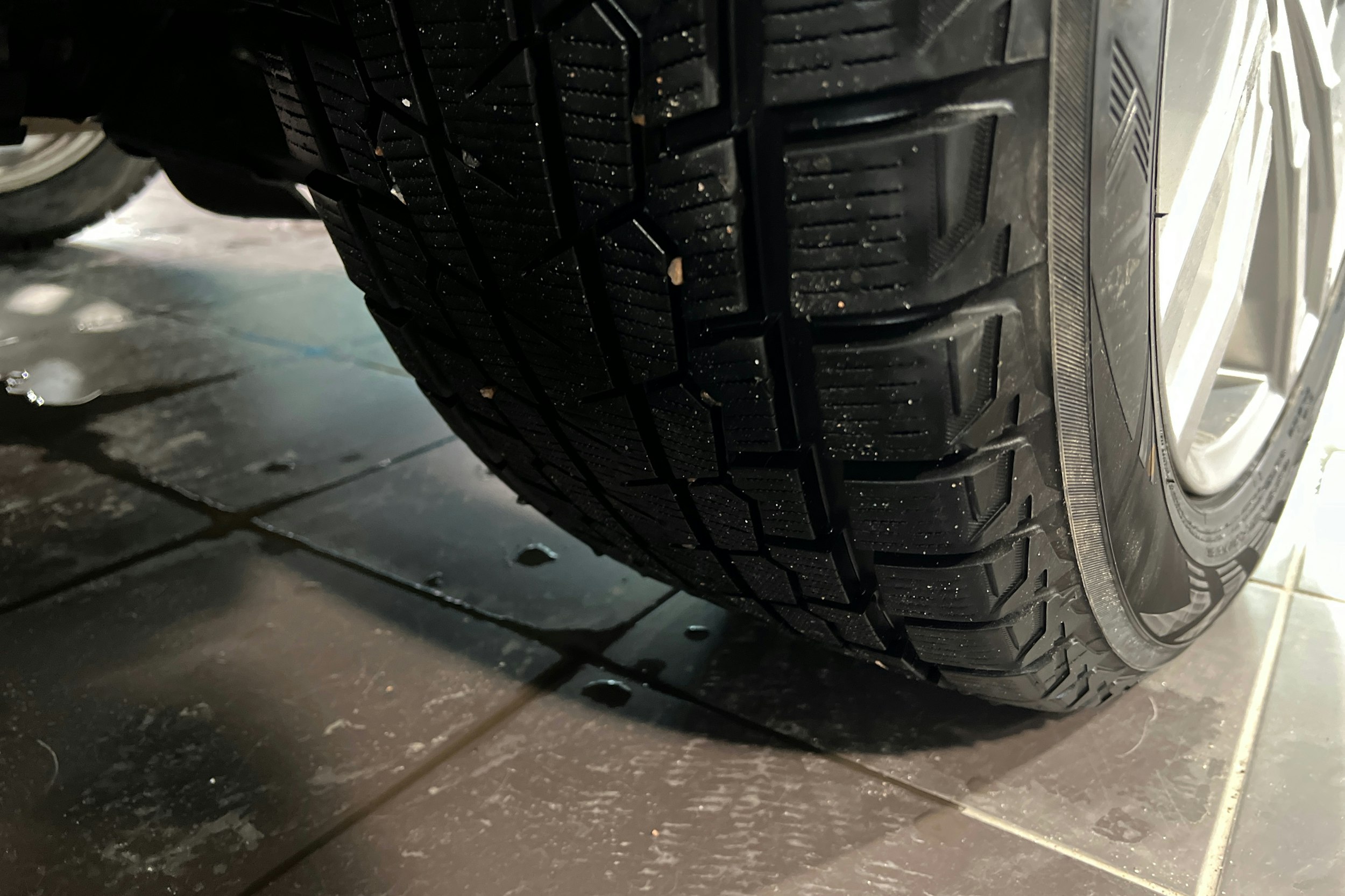 valkoinen Land Rover Defender 2022 kuva 10.