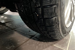 valkoinen Land Rover Defender 2022 kuva 10.