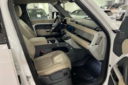 valkoinen Land Rover Defender 2022 kuva 13.