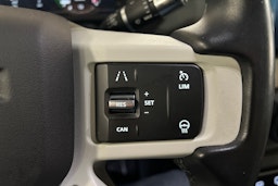 valkoinen Land Rover Defender 2022 kuva 17.