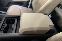 valkoinen Land Rover Defender 2022 kuva 19.