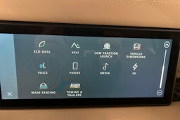 valkoinen Land Rover Defender 2022 kuva 22.