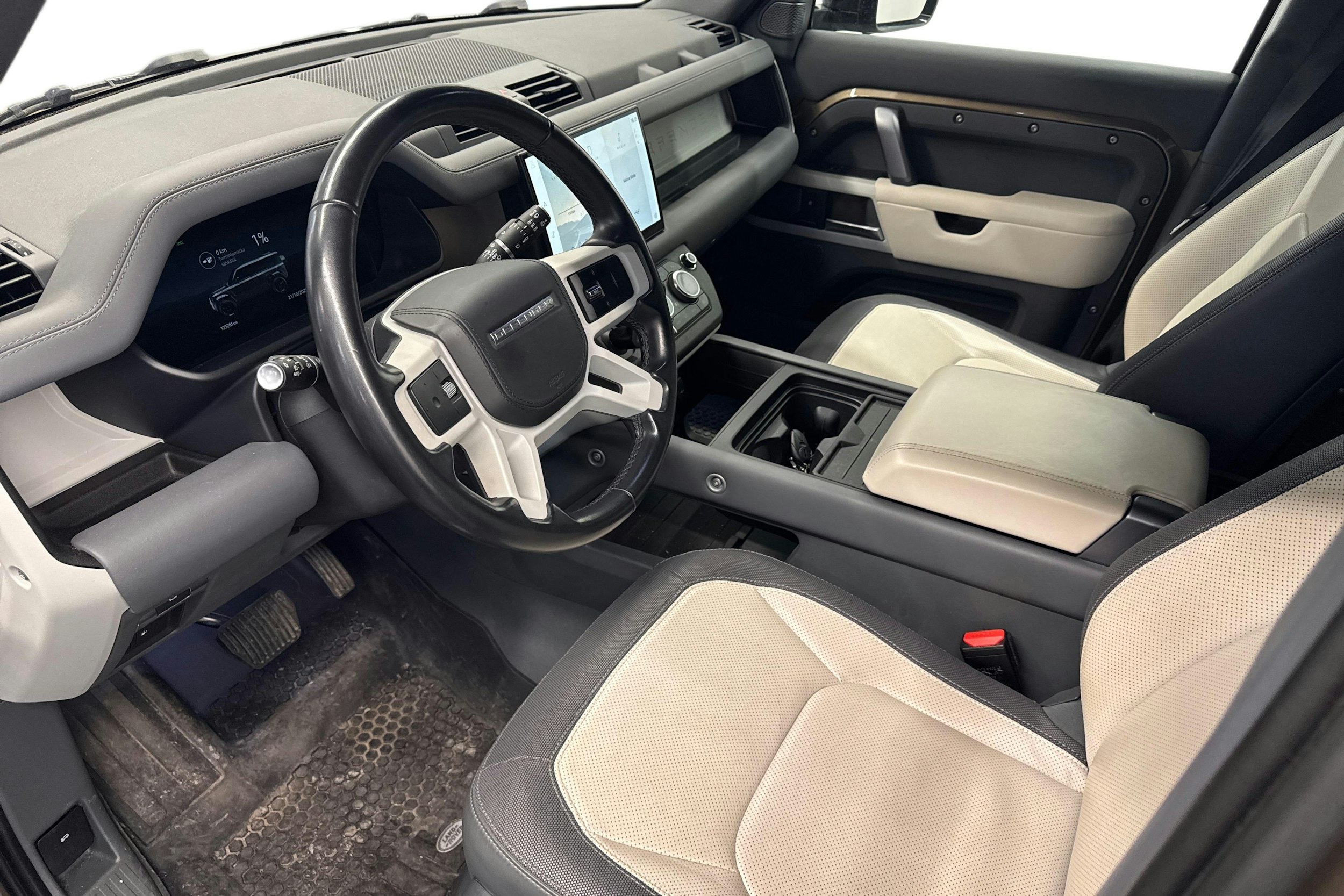 Ruskea (beige) Land Rover Defender 2023 kuva 3.