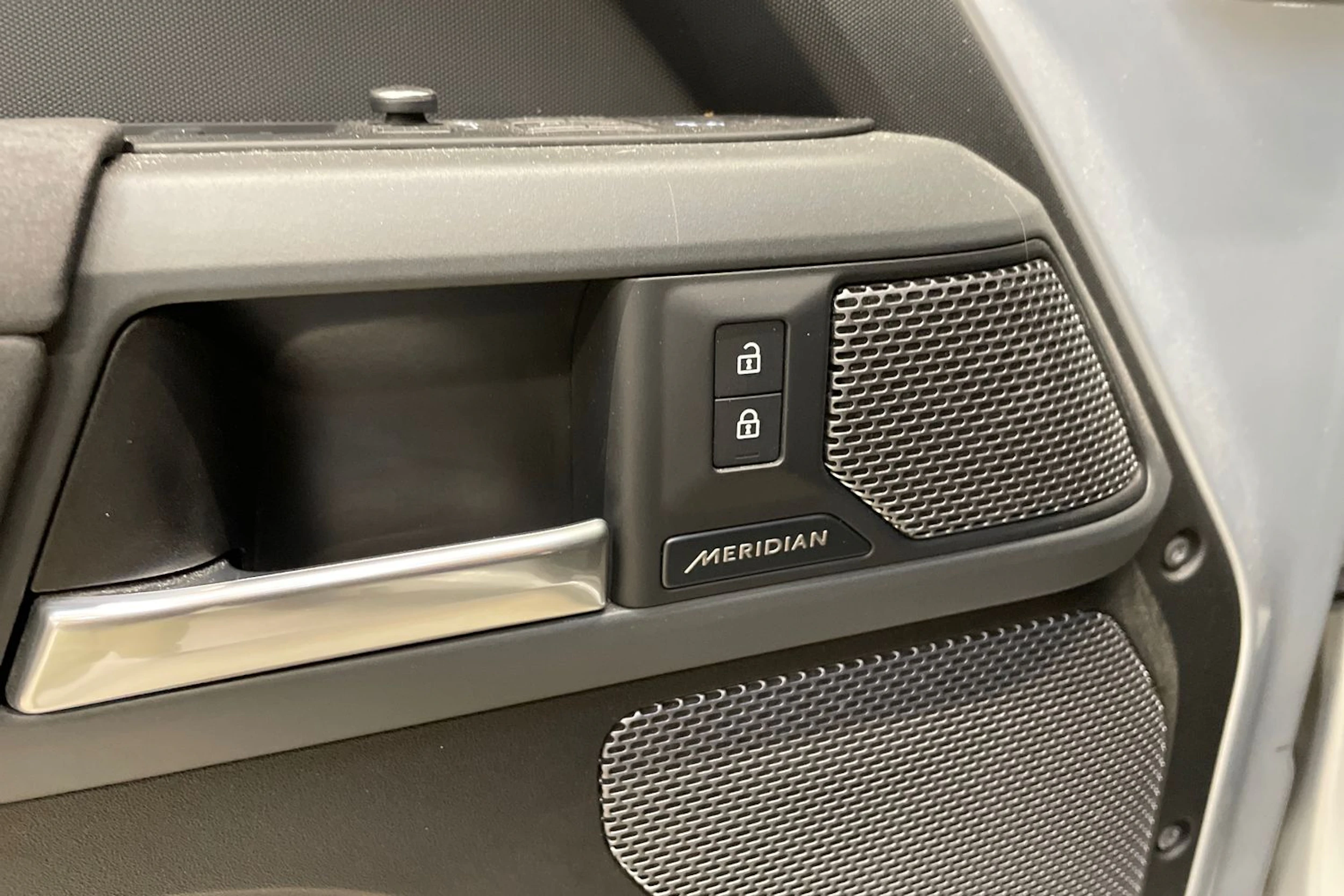 hopea Land Rover Defender 2023 kuva 4.