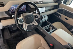 Valkoinen Land Rover Defender 2022 kuva 7.