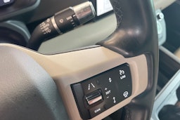 Valkoinen Land Rover Defender 2022 kuva 16.
