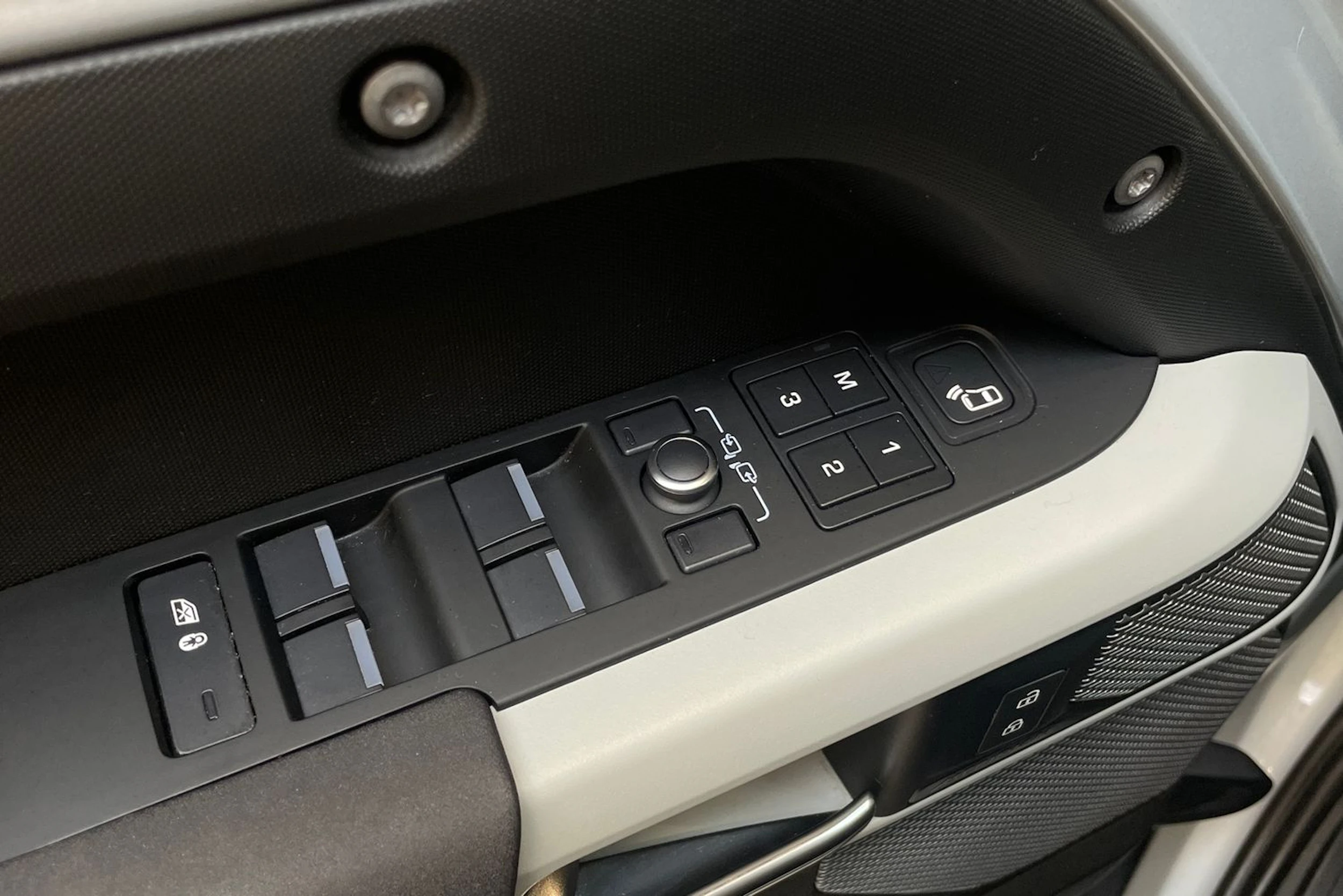 hopea Land Rover Defender 2022 kuva 21.
