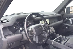 musta Land Rover Defender 2023 kuva 3.