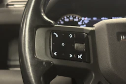 musta Land Rover Defender 2023 kuva 12.