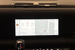 musta Land Rover Defender 2023 kuva 15.