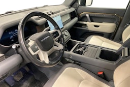 Ruskea (beige) Land Rover Defender 2023 kuva 9.