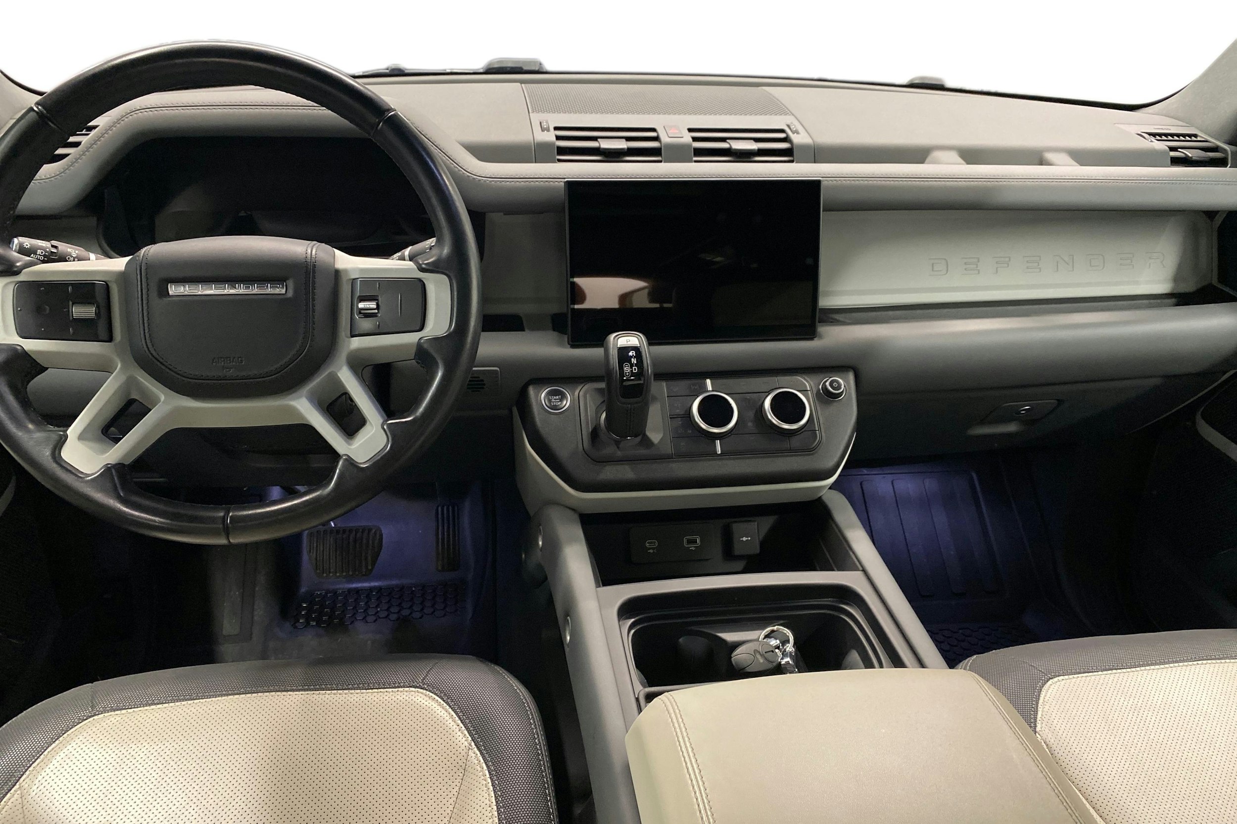 Ruskea (beige) Land Rover Defender 2023 kuva 10.