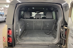 Ruskea (beige) Land Rover Defender 2023 kuva 15.