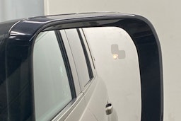 Ruskea (beige) Land Rover Defender 2023 kuva 18.