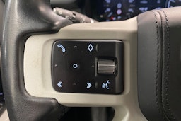 Ruskea (beige) Land Rover Defender 2023 kuva 23.
