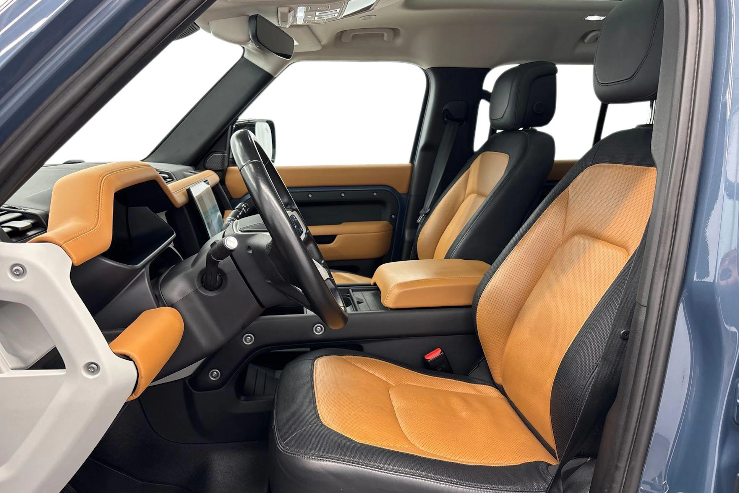 sininen Land Rover Defender 2023 kuva 8.