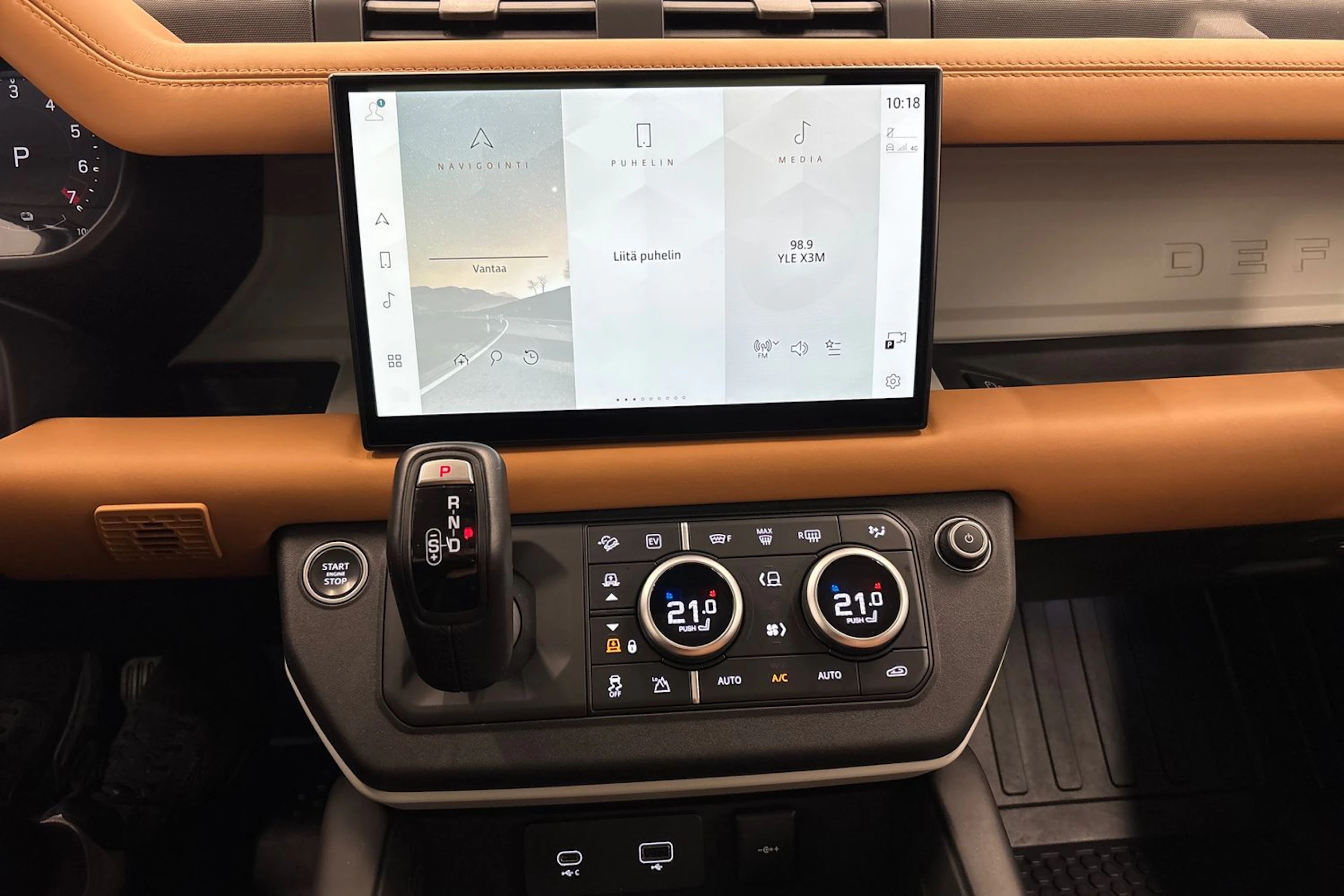 sininen Land Rover Defender 2023 kuva 13.