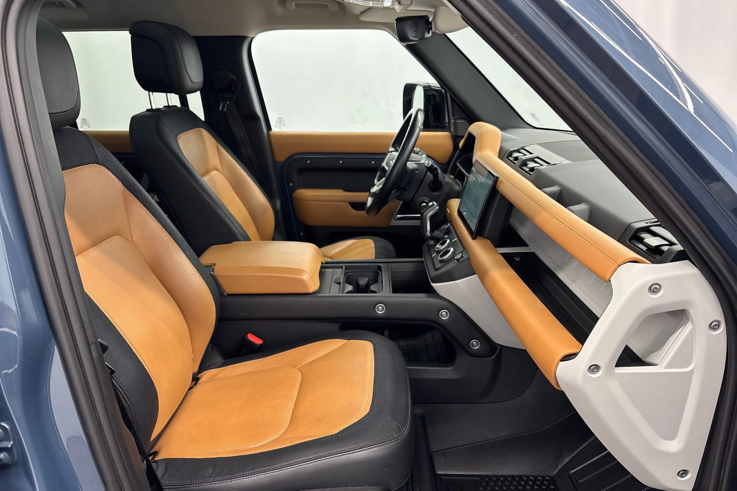 sininen Land Rover Defender 2023 kuva 22.