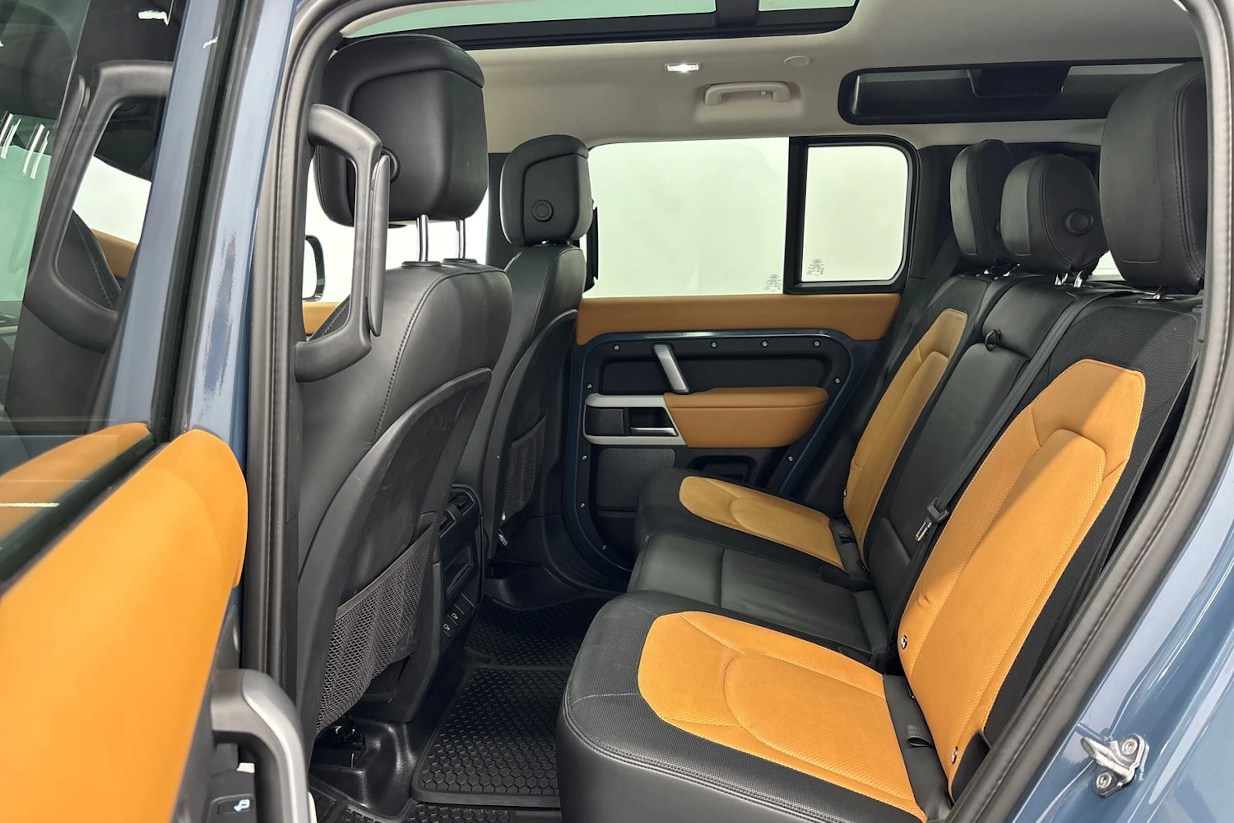 sininen Land Rover Defender 2023 kuva 24.