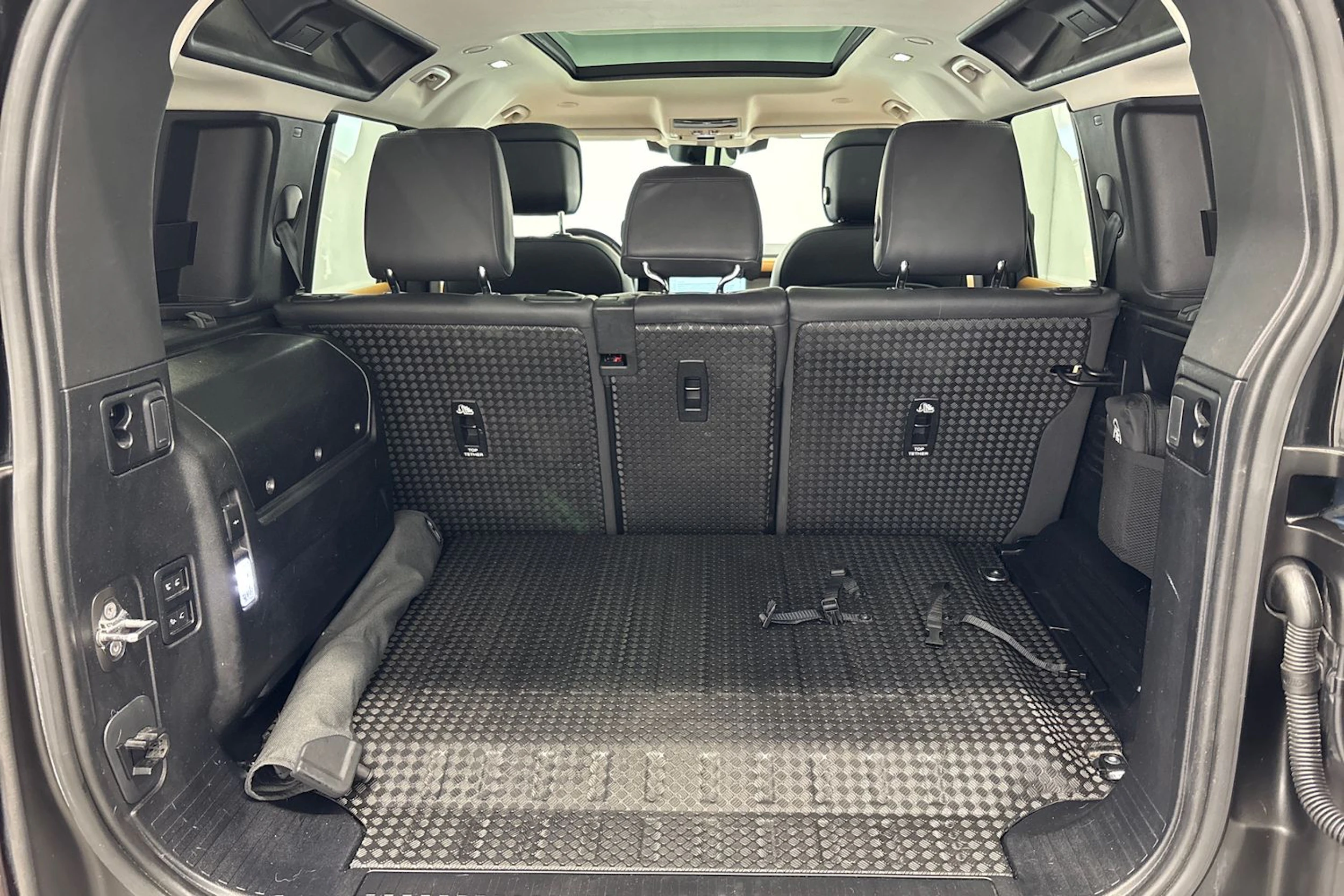 sininen Land Rover Defender 2023 kuva 27.
