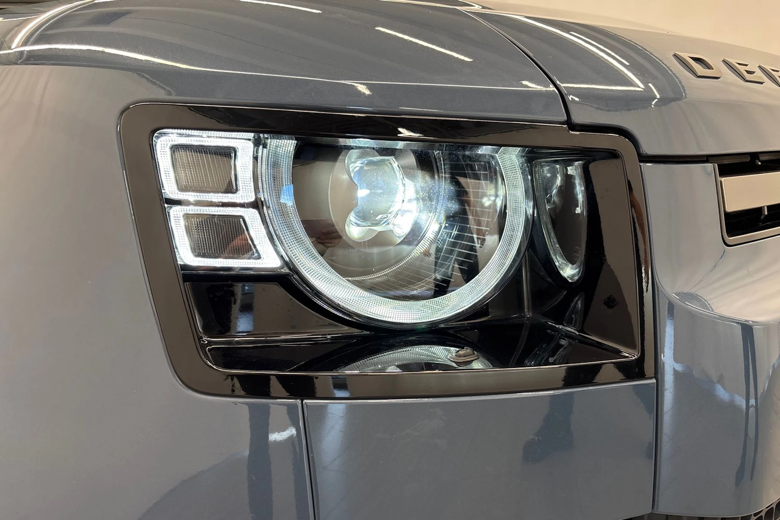 sininen Land Rover Defender 2023 kuva 33.