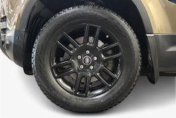 ruskea (beige) Land Rover Defender 2023 kuva 11.