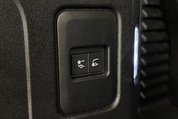 ruskea (beige) Land Rover Defender 2023 kuva 15.