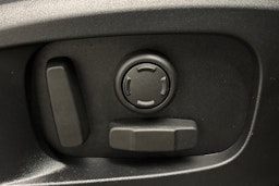 ruskea (beige) Land Rover Defender 2023 kuva 18.