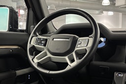 ruskea (beige) Land Rover Defender 2023 kuva 20.