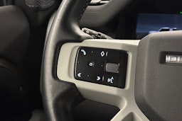 ruskea (beige) Land Rover Defender 2023 kuva 21.