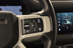 ruskea (beige) Land Rover Defender 2023 kuva 22.