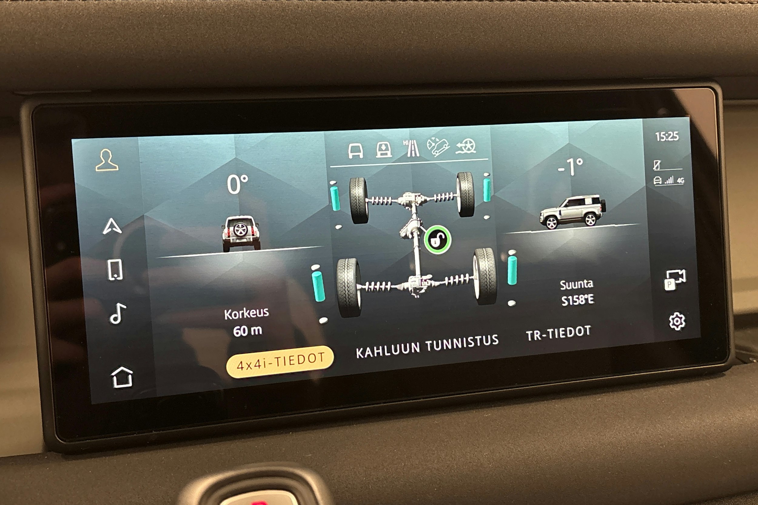 ruskea (beige) Land Rover Defender 2023 kuva 25.