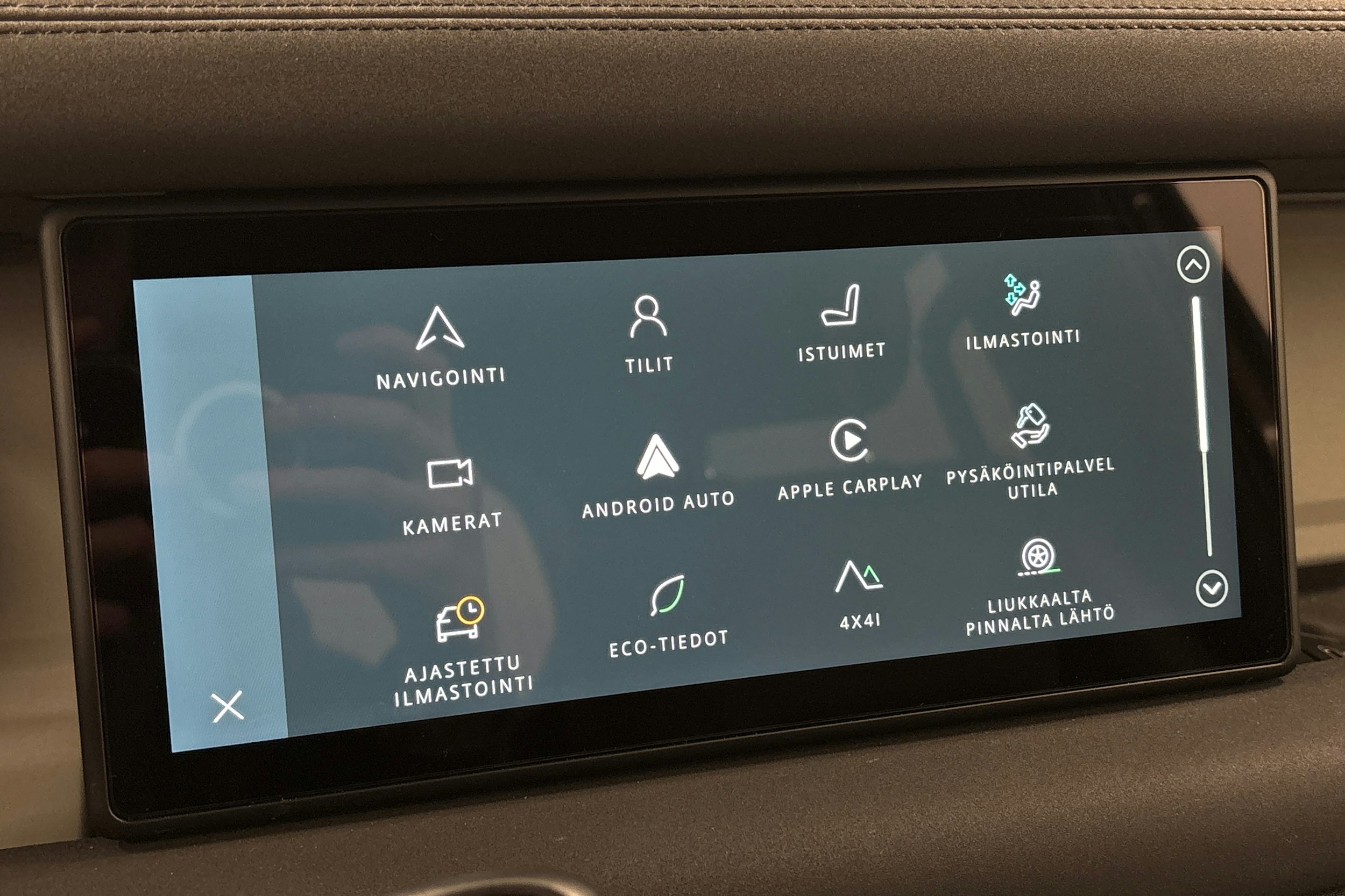 ruskea (beige) Land Rover Defender 2023 kuva 26.