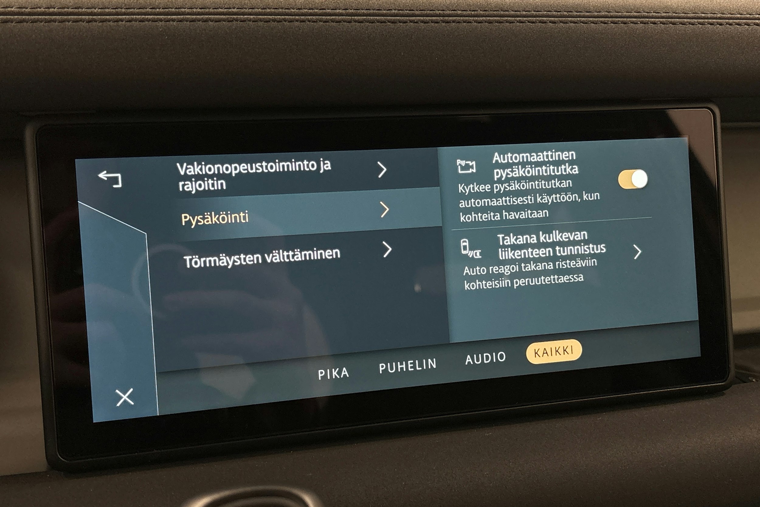 ruskea (beige) Land Rover Defender 2023 kuva 29.