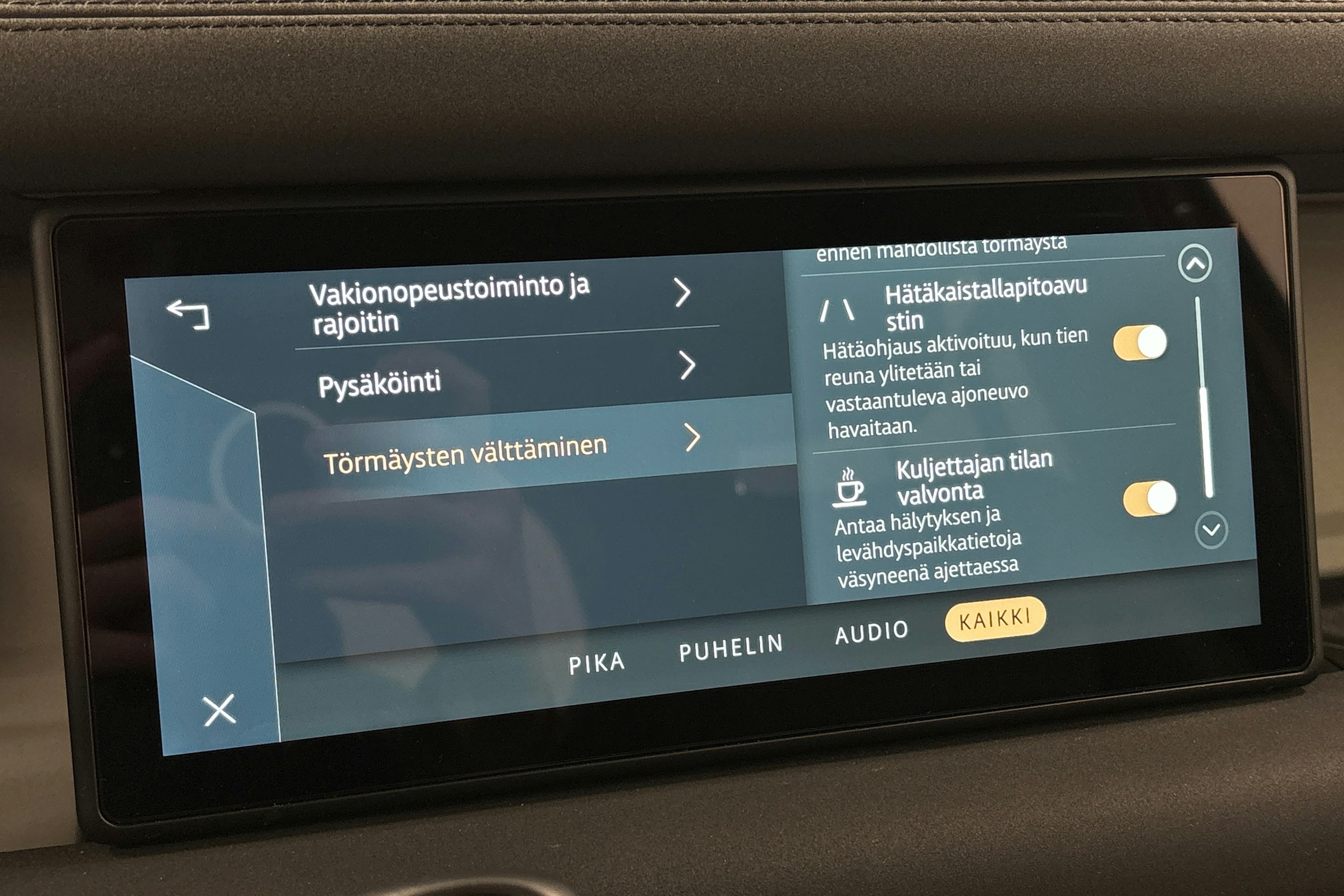 ruskea (beige) Land Rover Defender 2023 kuva 31.