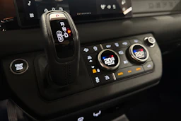 harmaa Land Rover Defender 2024 kuva 21.