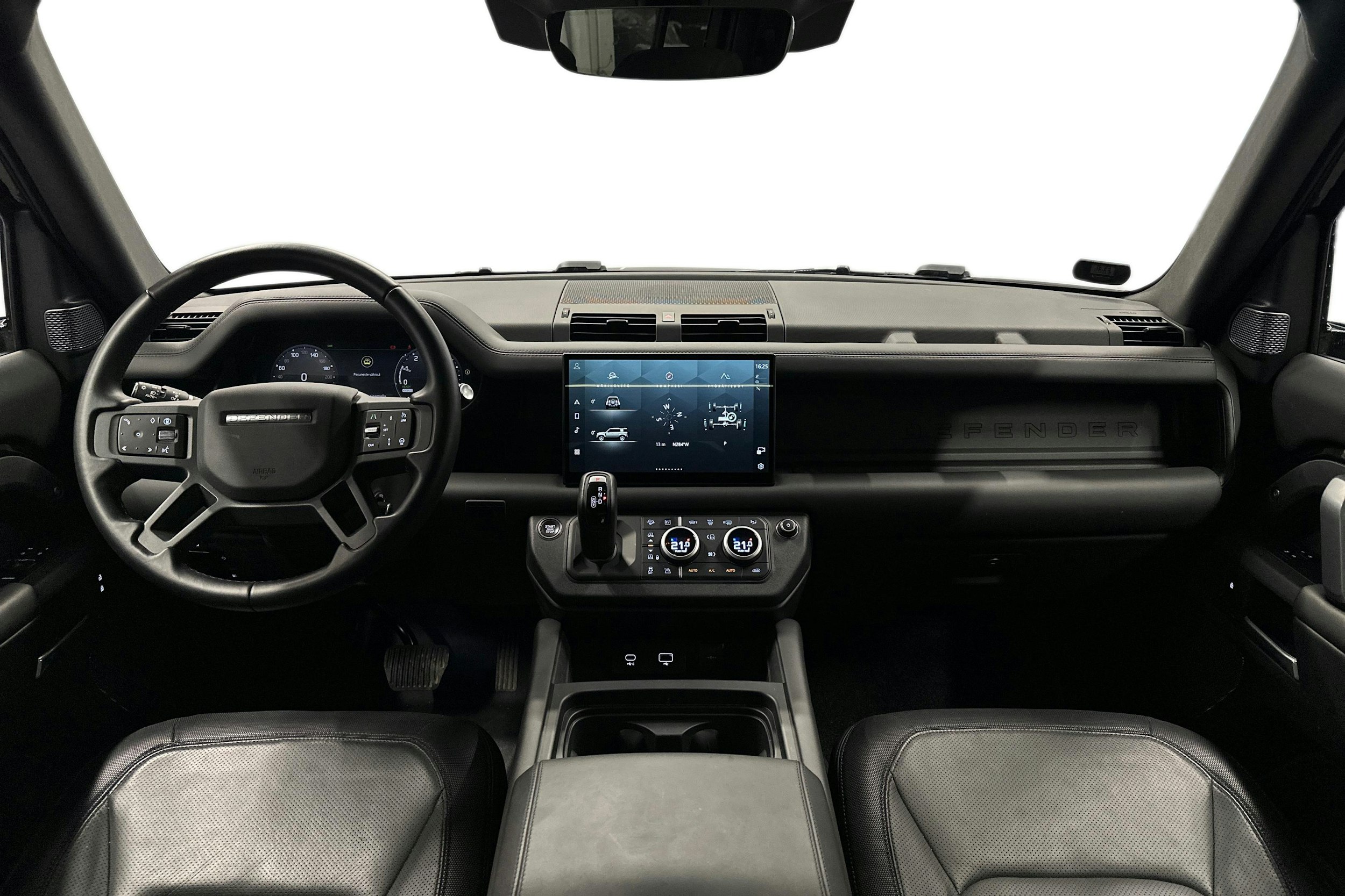 musta Land Rover Defender 2024 kuva 7.