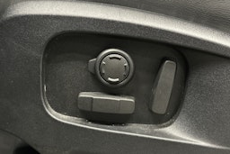 musta Land Rover Defender 2024 kuva 15.