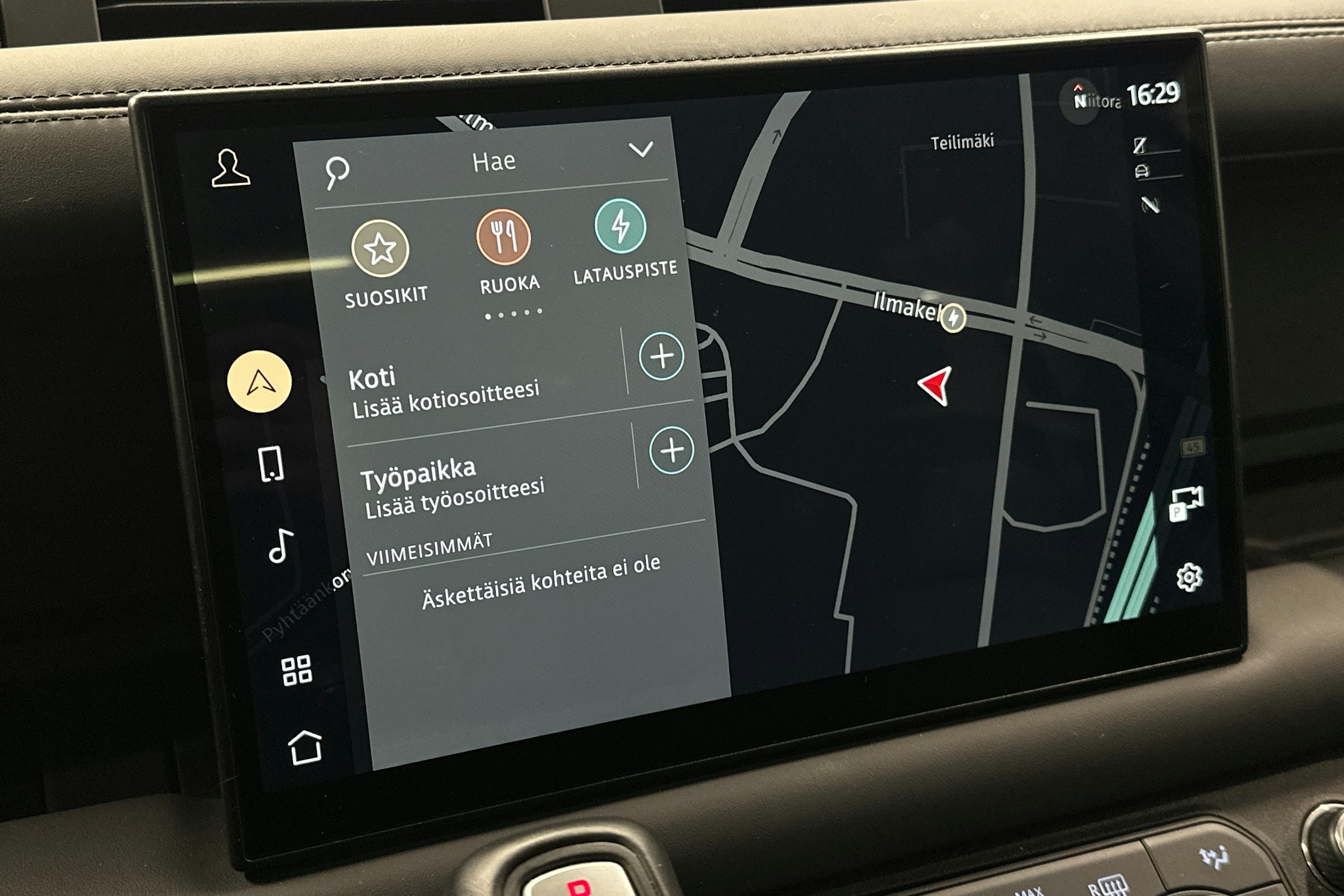 musta Land Rover Defender 2024 kuva 26.