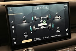 musta Land Rover Defender 2024 kuva 28.