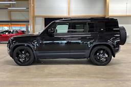 musta Land Rover Defender 2024 kuva 28.