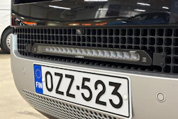 musta Land Rover Defender 2024 kuva 32.