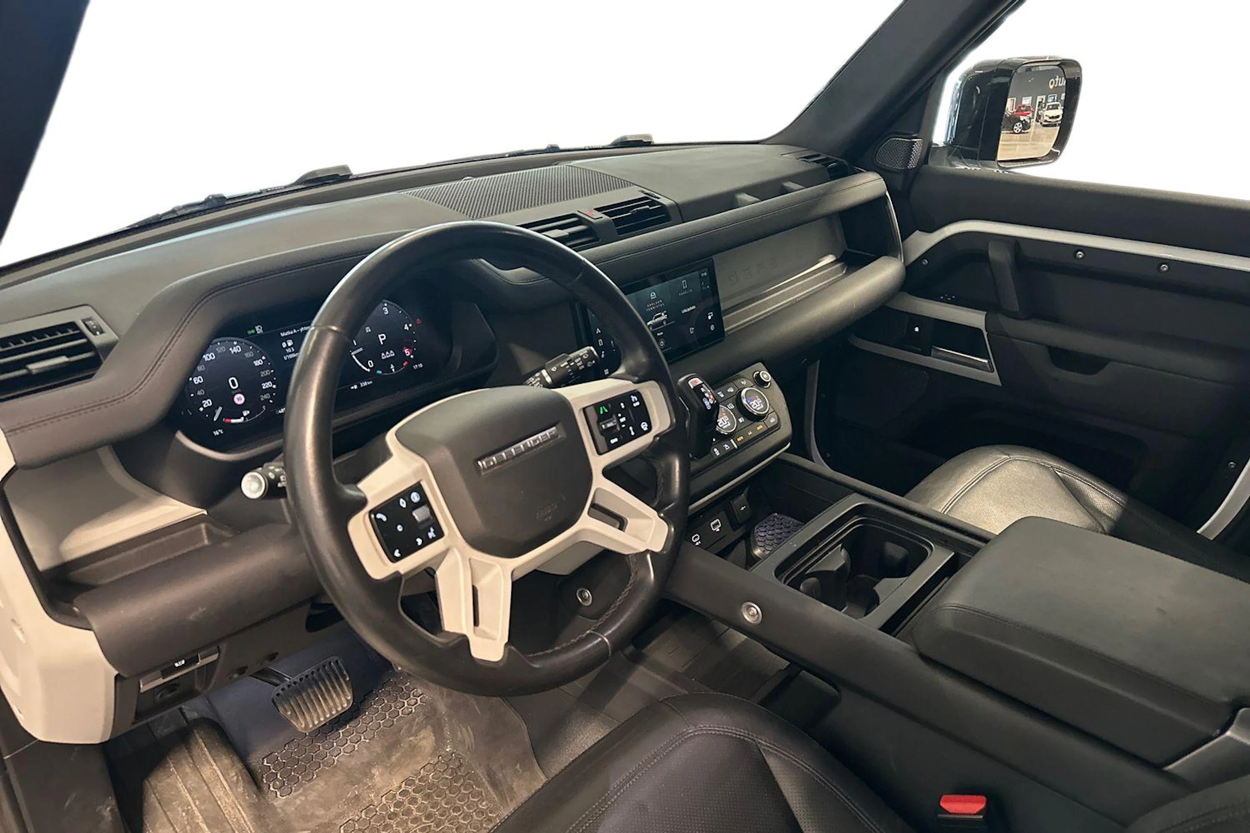 valkoinen Land Rover Defender 2024 kuva 3.