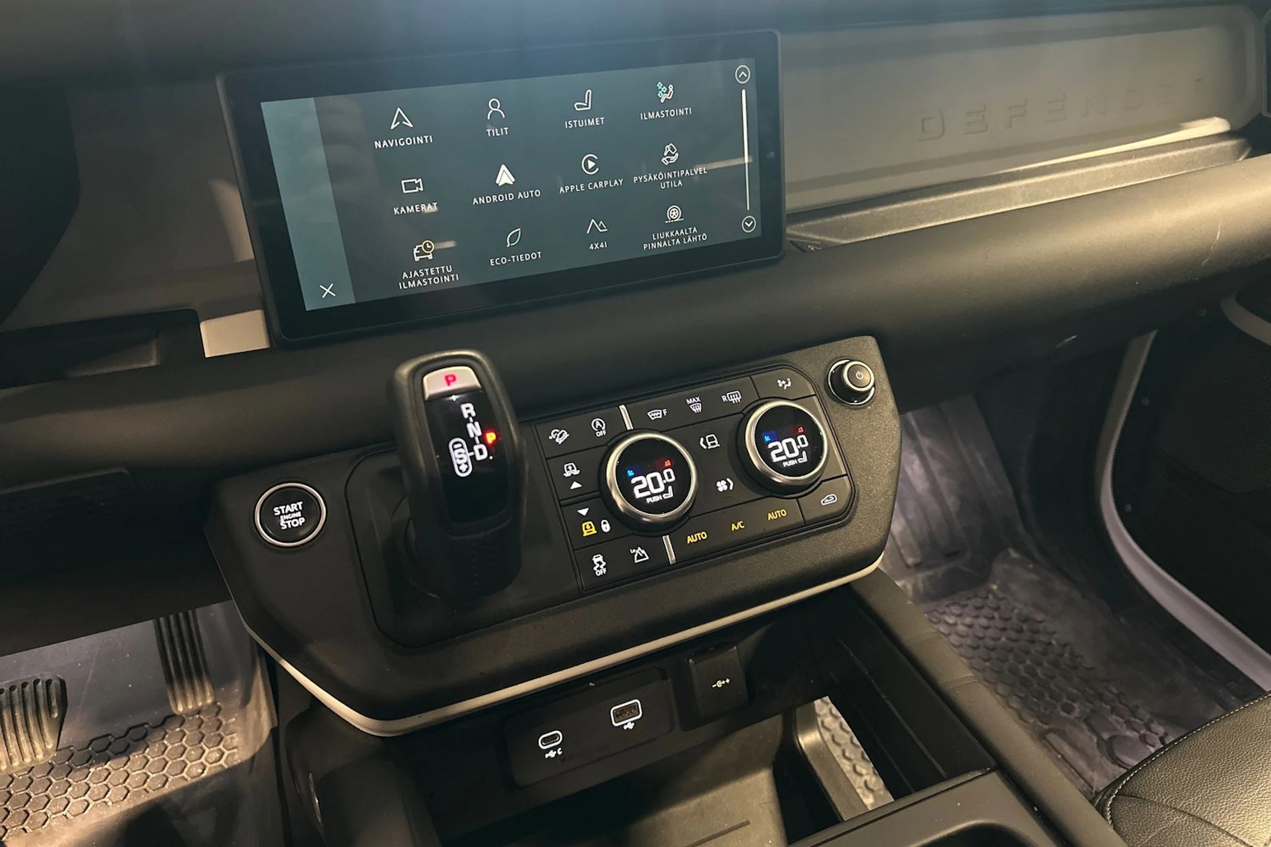 valkoinen Land Rover Defender 2024 kuva 8.