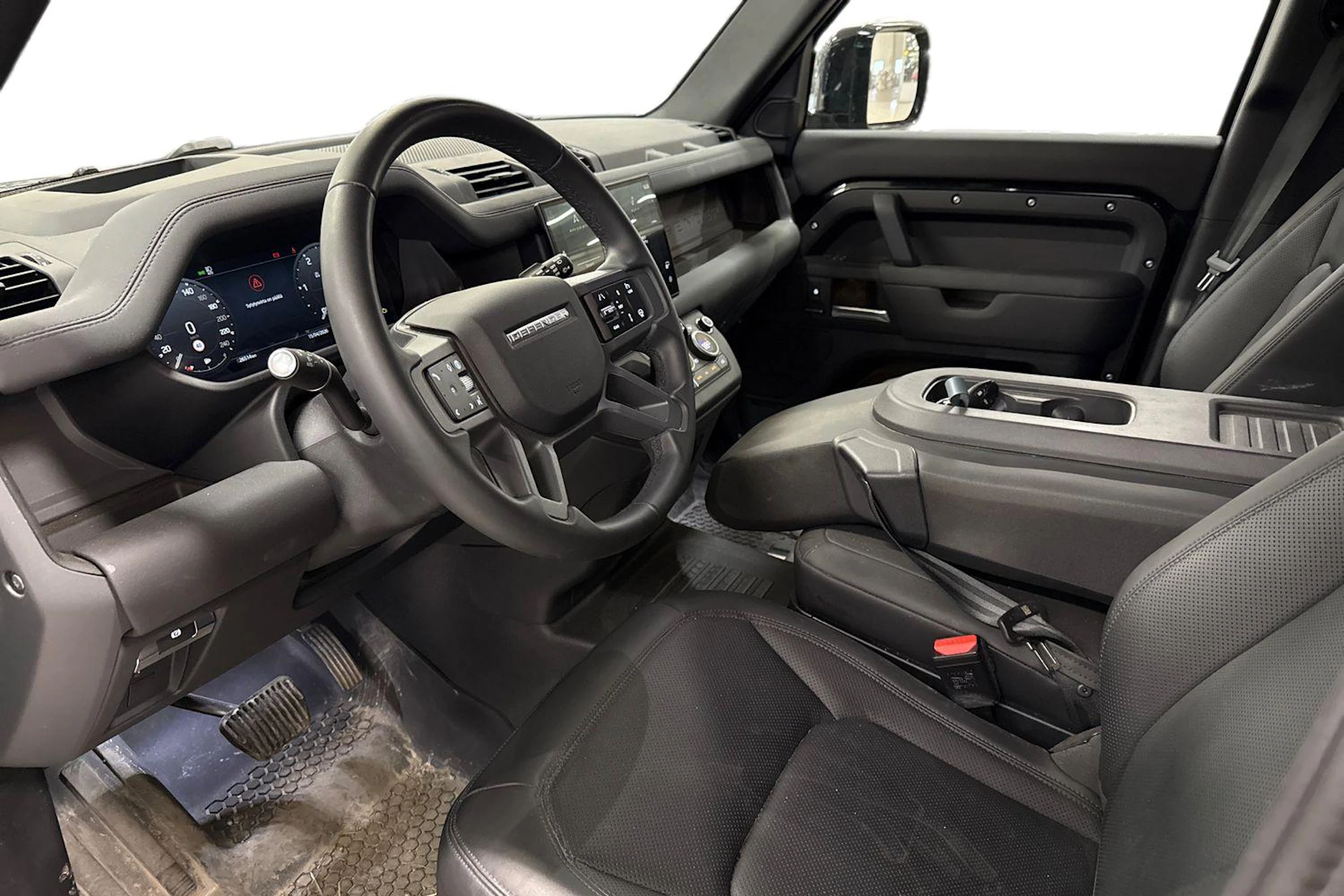 Musta Land Rover Defender 2025 kuva 3.