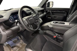 Musta Land Rover Defender 2025 kuva 3.