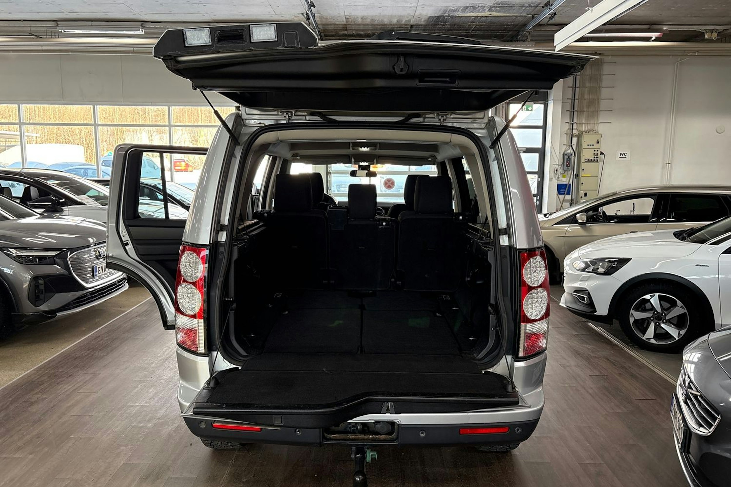 Hopea Land Rover Discovery 2010 kuva 16.